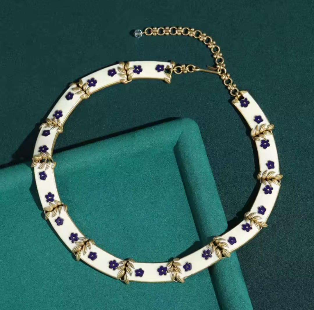 Nerissa™ Vintage White Floral Stone Collar Necklace