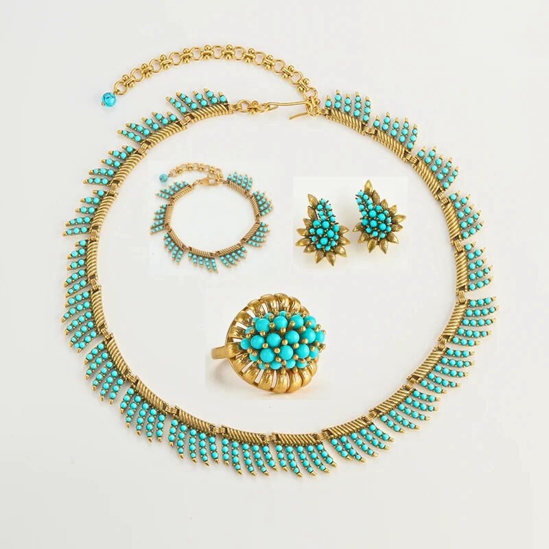 Avelora™ Vintage Blue Stone & Gold Leaf Necklace