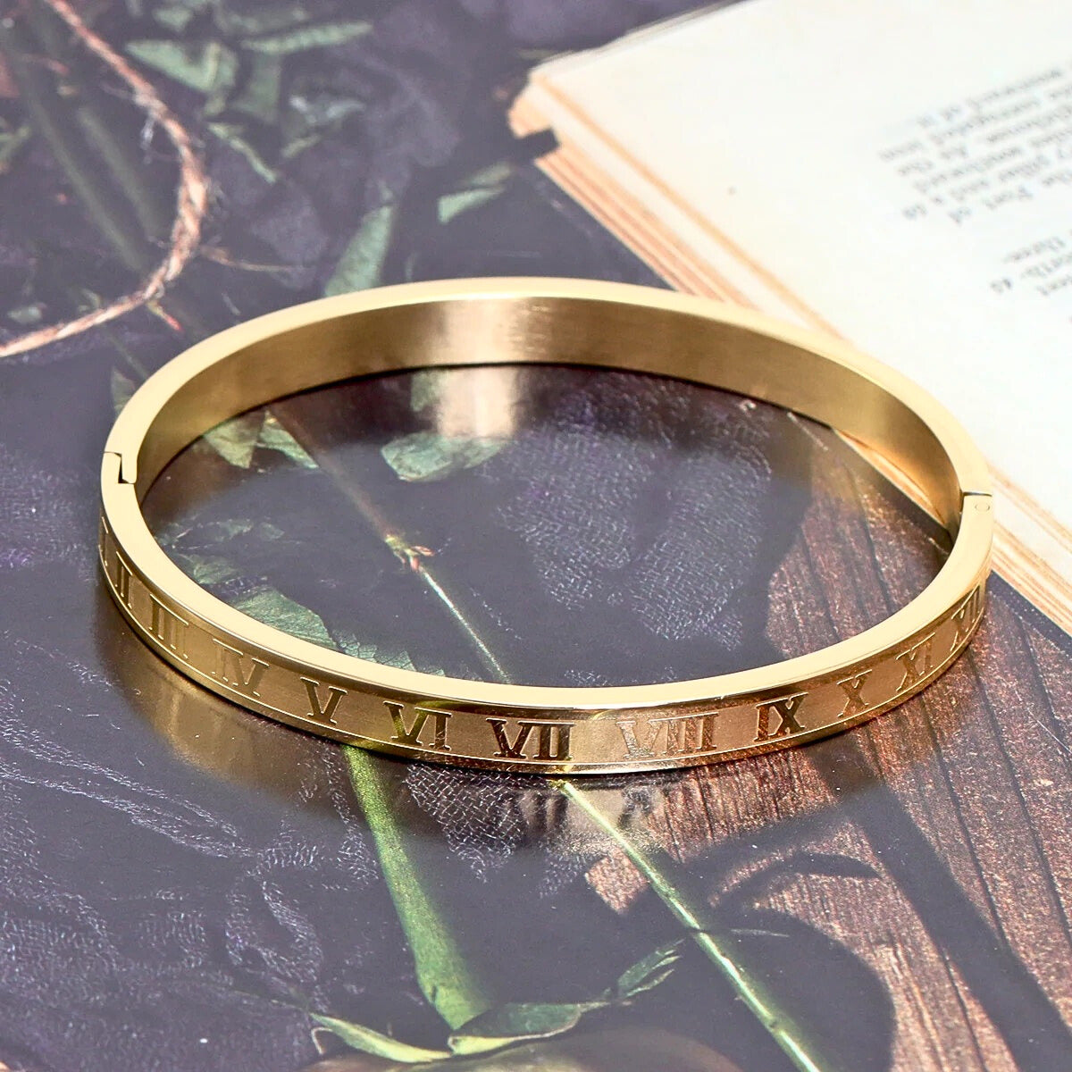 Taloura™ – Minimalist Roman Style Bracelet for Women