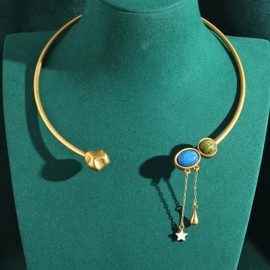 Dunarelle™ Celestial Moon & Star Choker Necklace – Vintage Gold Designer Charm for Women