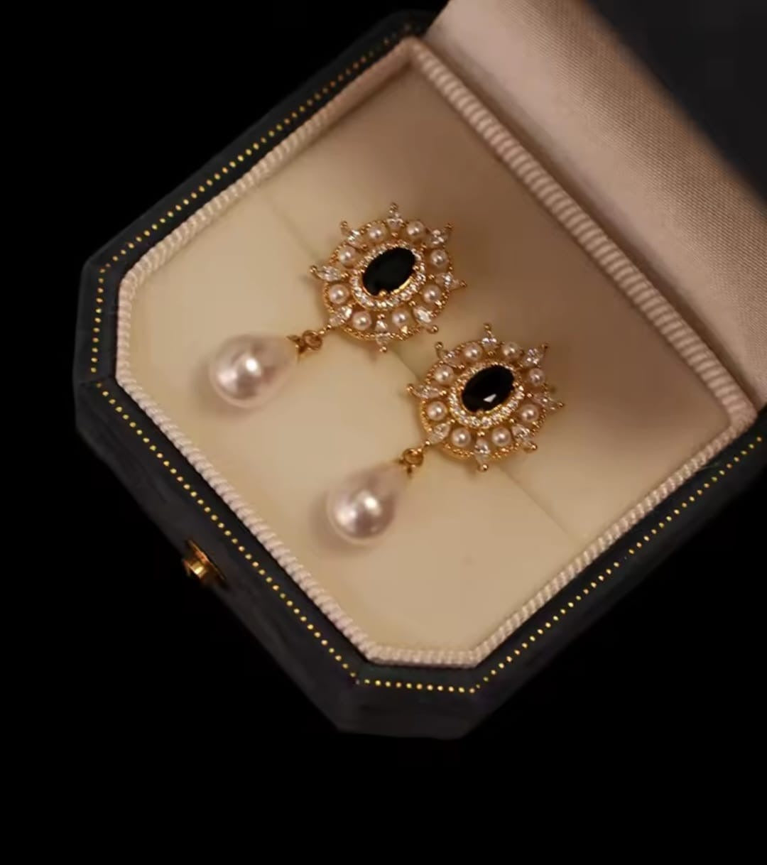 Luxoria™ Vintage Black Gemstone Pearl Teardrop Earrings
