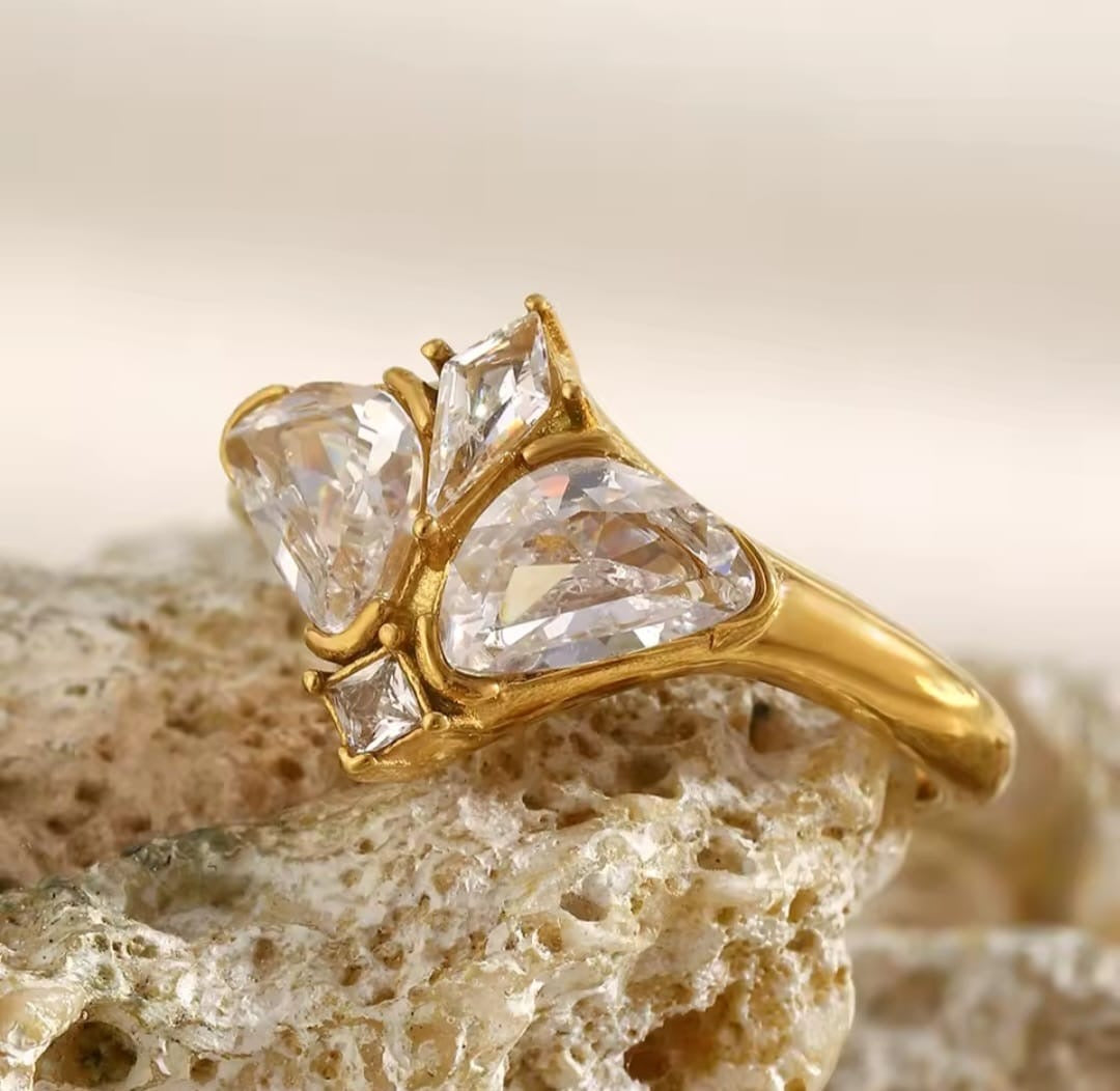 Alphea™ Shiny Zircon Bee Ring – Waterproof Stainless Steel Statement Jewelry