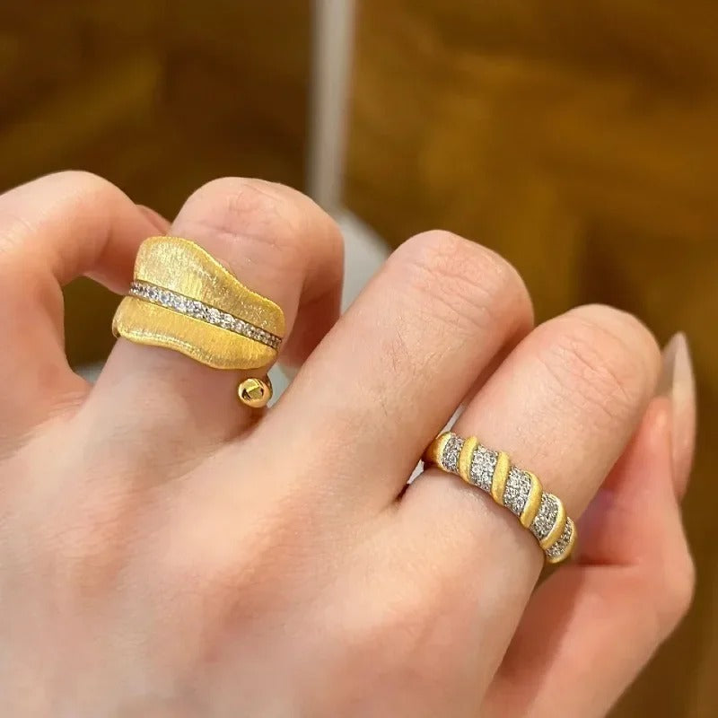 Urora™ Ring in Leaf Shape