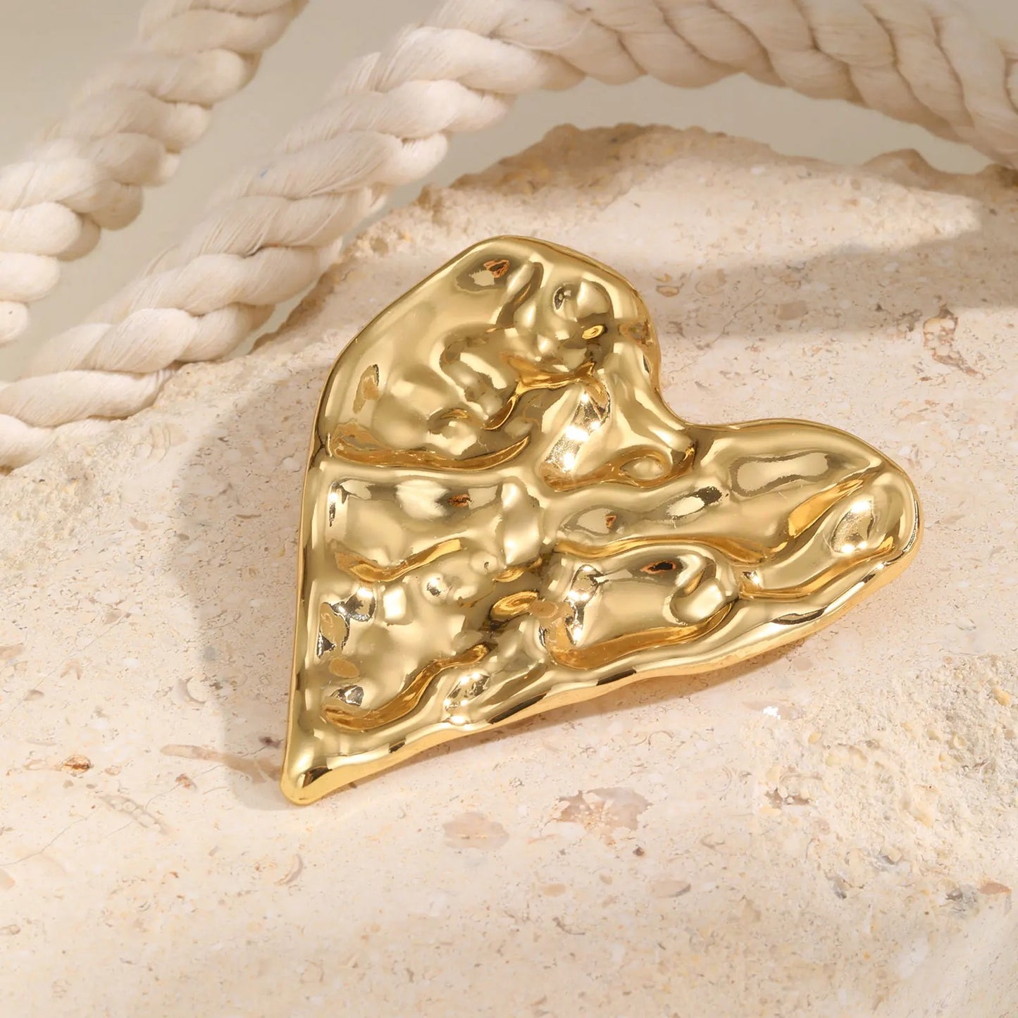 Vernier™ Luxurious Exaggerated Heart Vintage Brooch