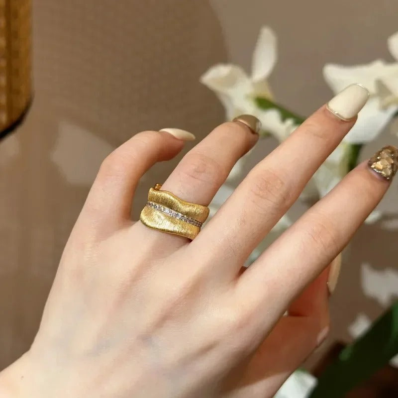 Urora™ Ring in Leaf Shape