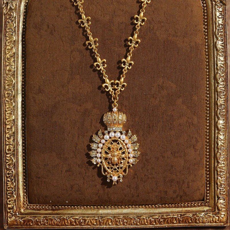 Anaïs™ Vintage Pearl Bee Pendant Necklace