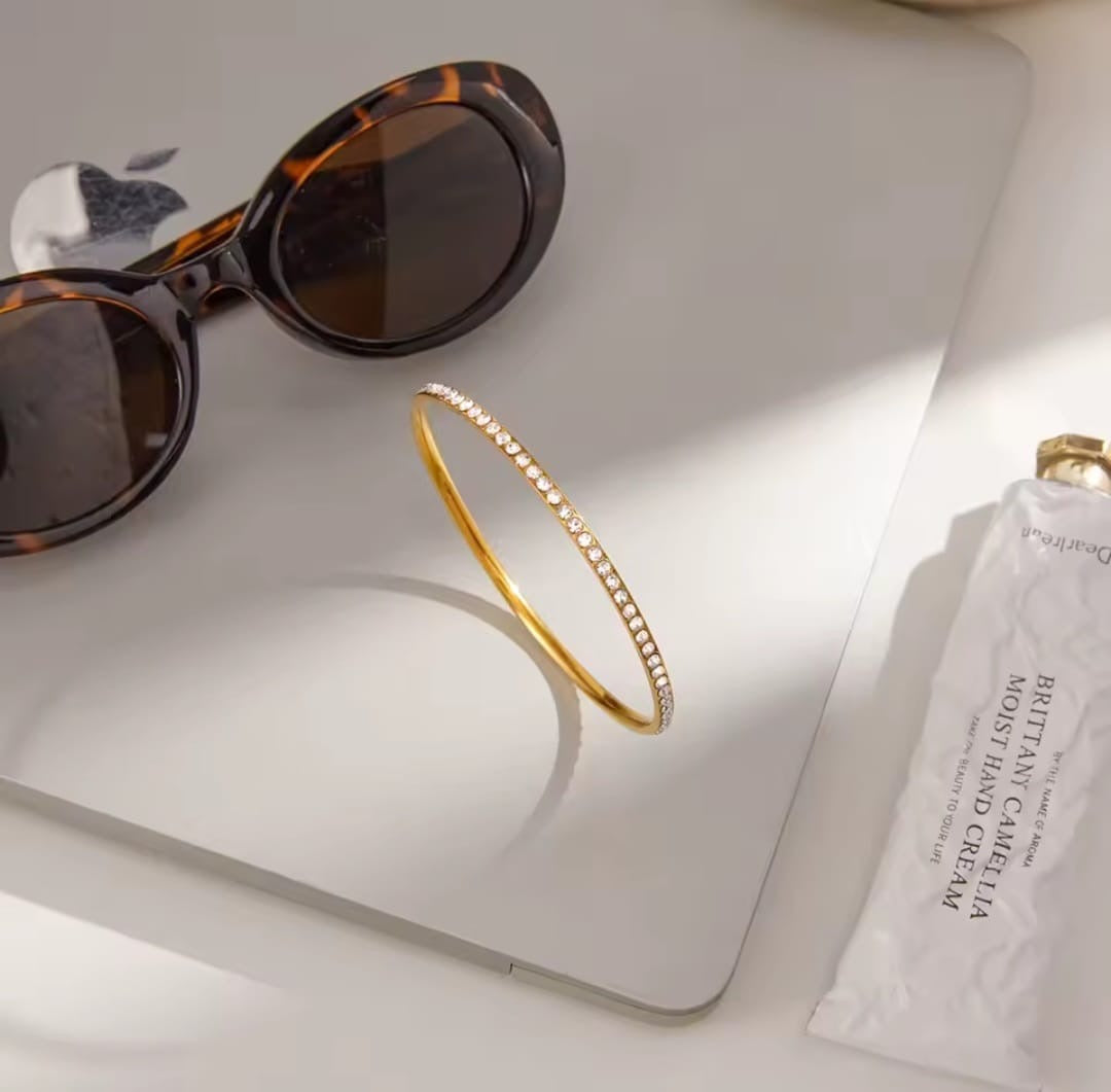 Vagancia™ Iced Crystal 18K Gold Minimalist Bangle