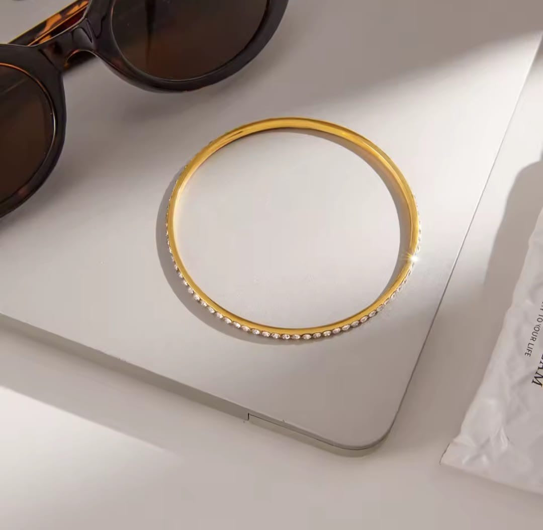 Vagancia™ Iced Crystal 18K Gold Minimalist Bangle