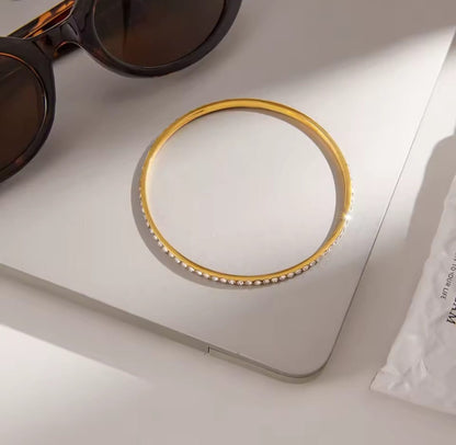 Vagancia™ Iced Crystal 18K Gold Minimalist Bangle