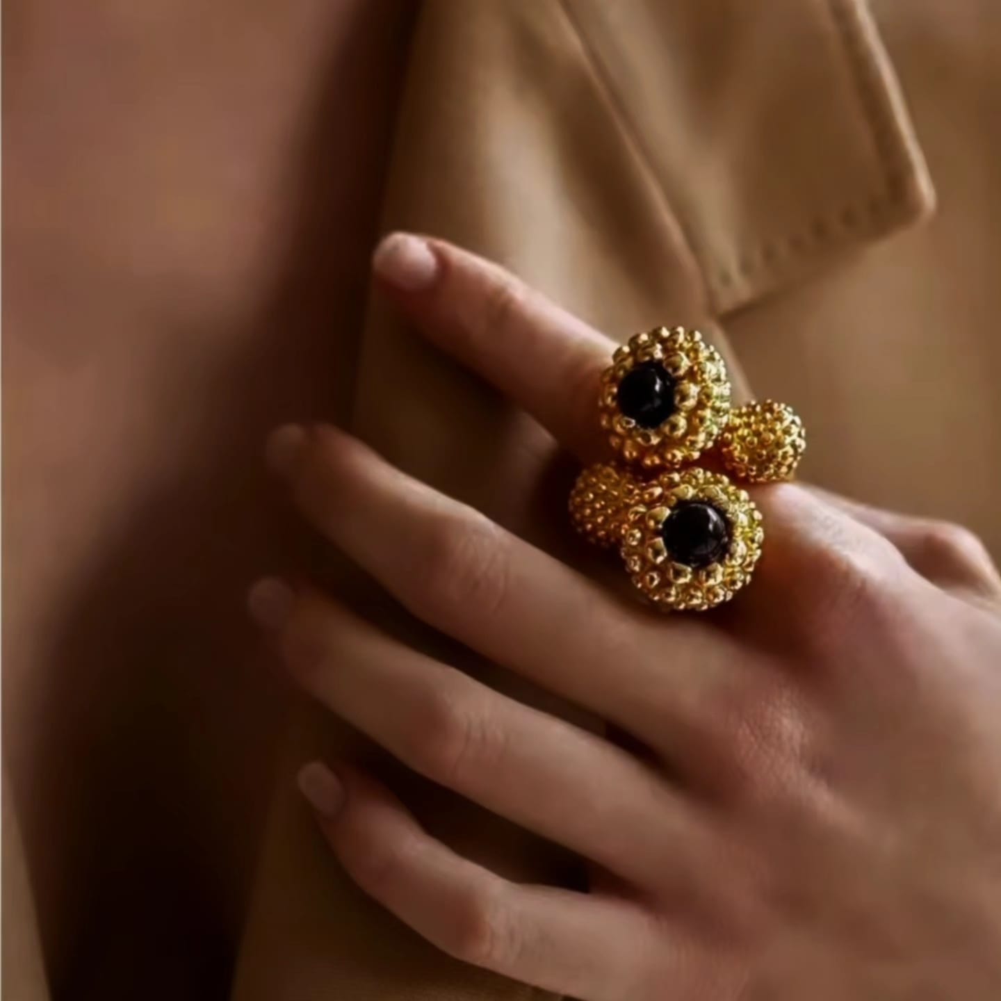 Ceralya™ Vintage Gold Black Agate Open Ring