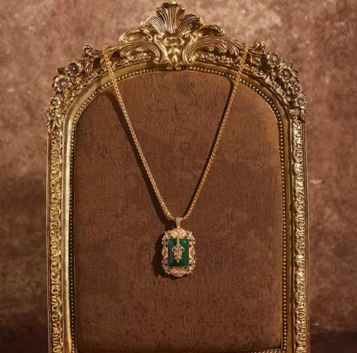 Heloria™ Vintage Emerald Glazed Palace Pendant Necklace