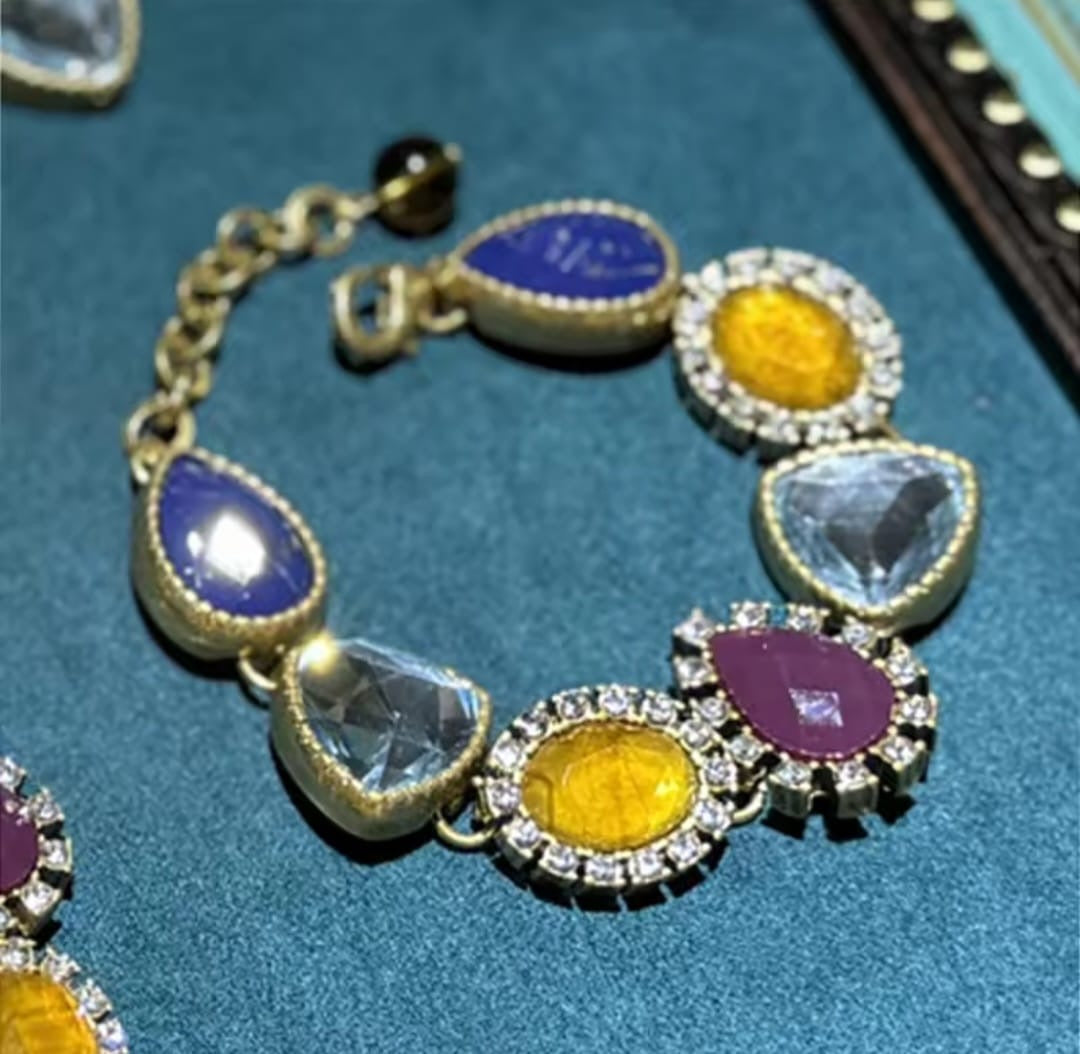 Aoelle™ Vintage Crystal Teardrop Charm Bracelet