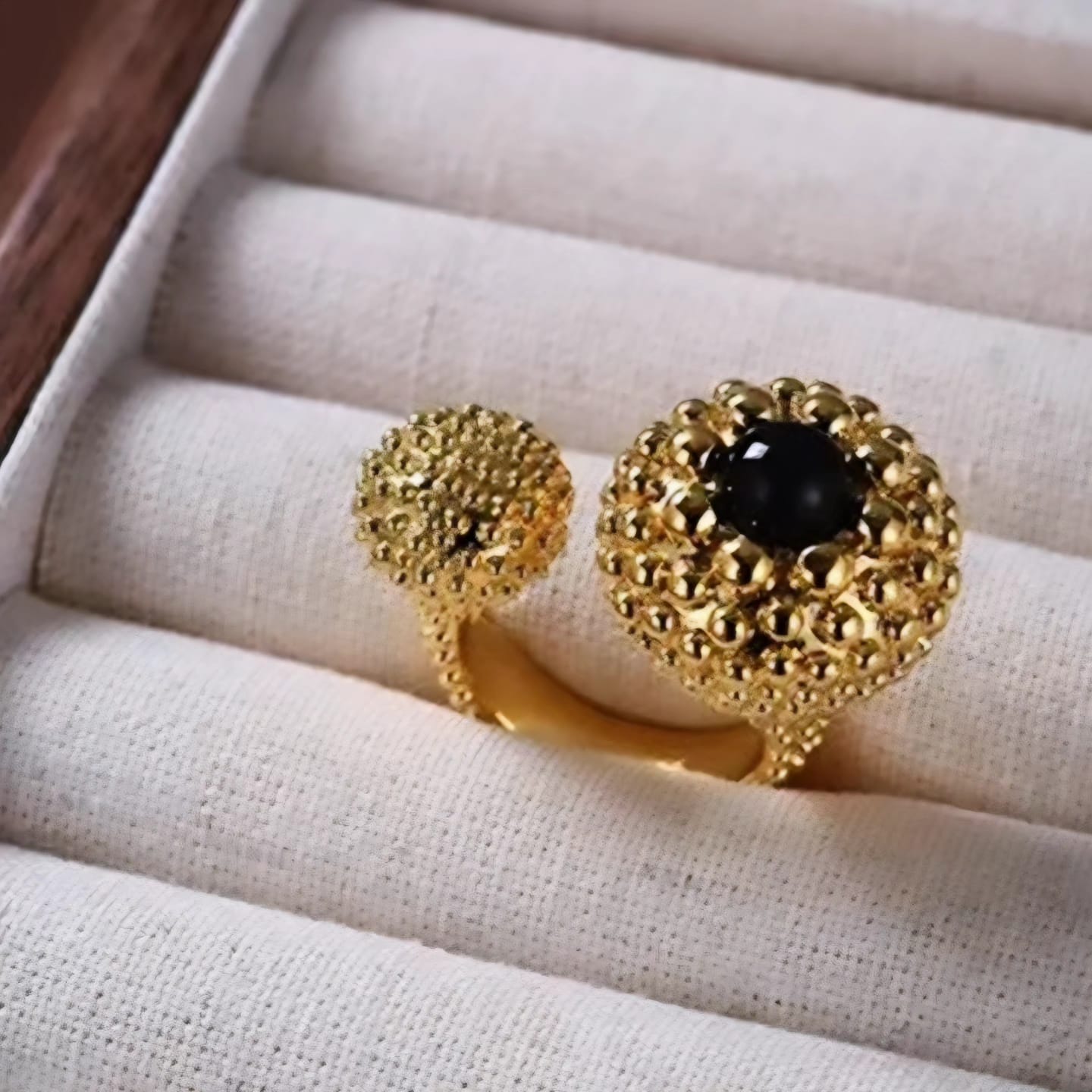 Ceralya™ Vintage Gold Black Agate Open Ring