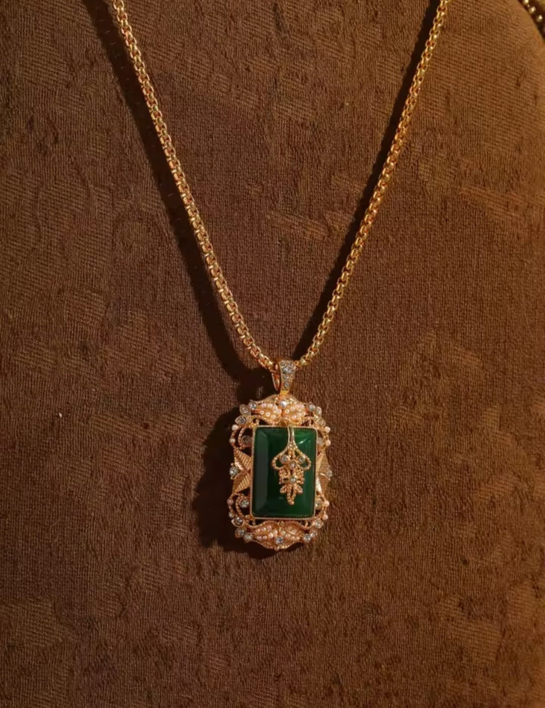 Heloria™ Vintage Emerald Glazed Palace Pendant Necklace
