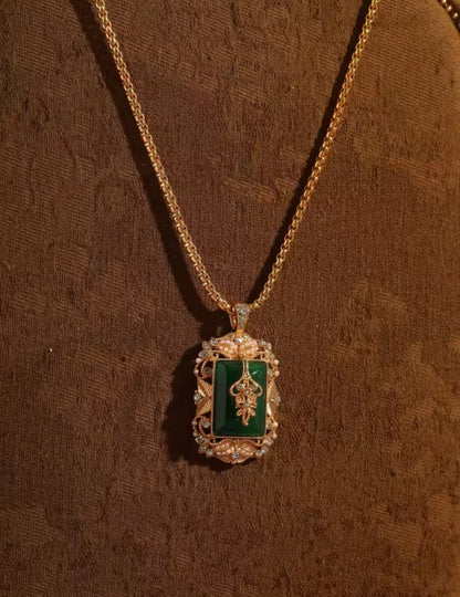 Heloria™ Vintage Emerald Glazed Palace Pendant Necklace
