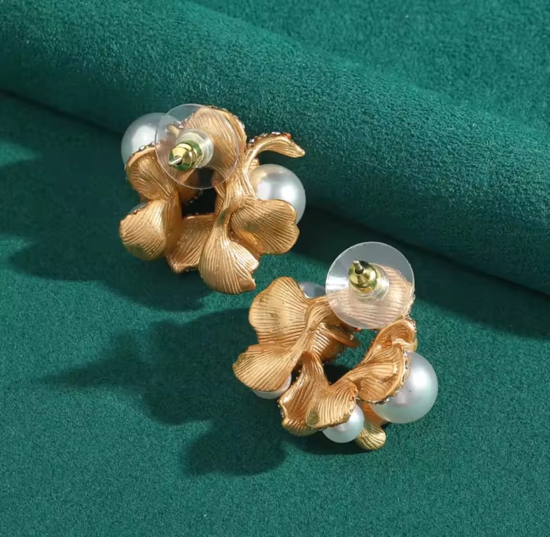 Ineselle™ Vintage Gold Freshwater Pearl Petal Stud Earrings