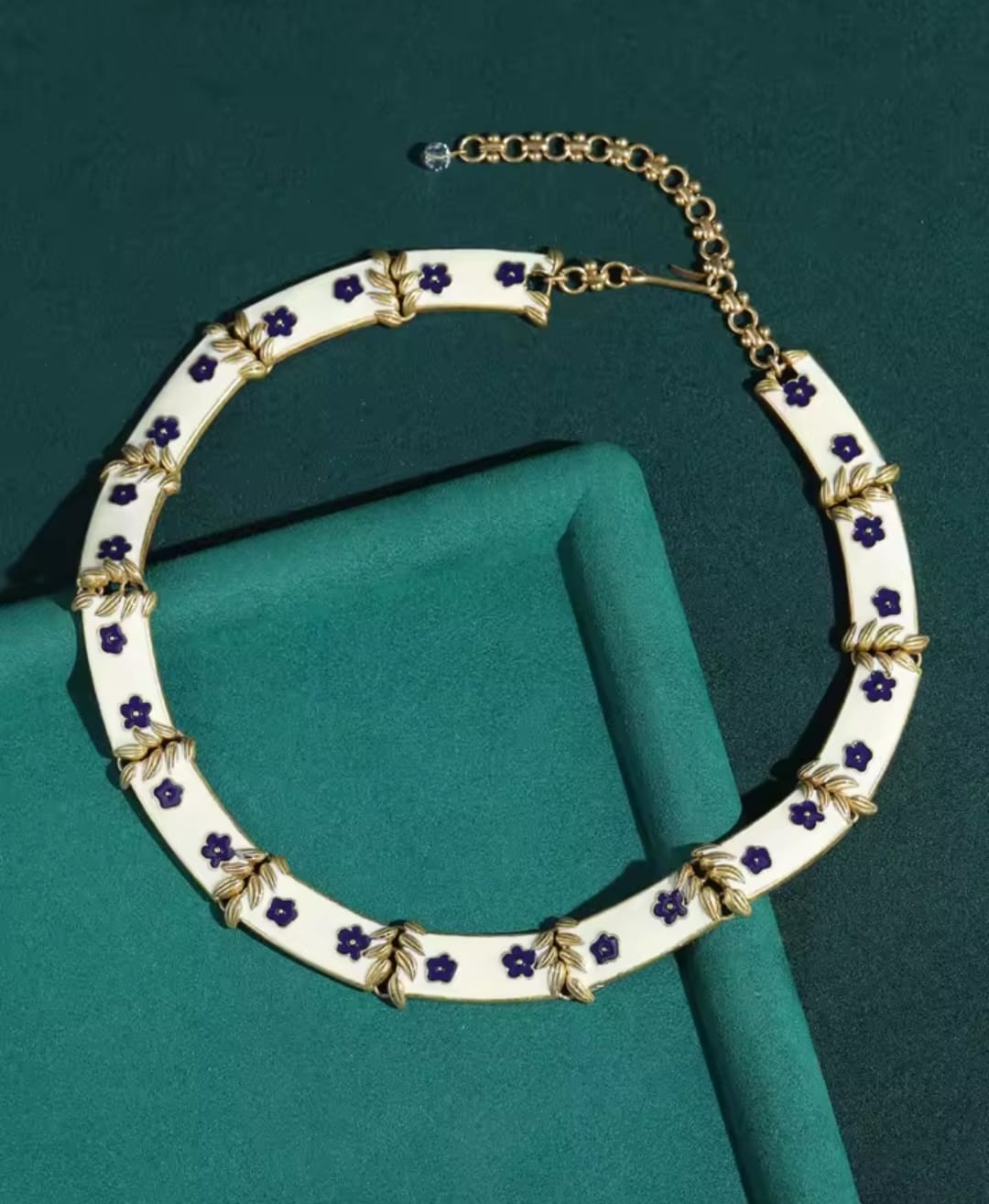 Nerissa™ Vintage White Floral Stone Collar Necklace