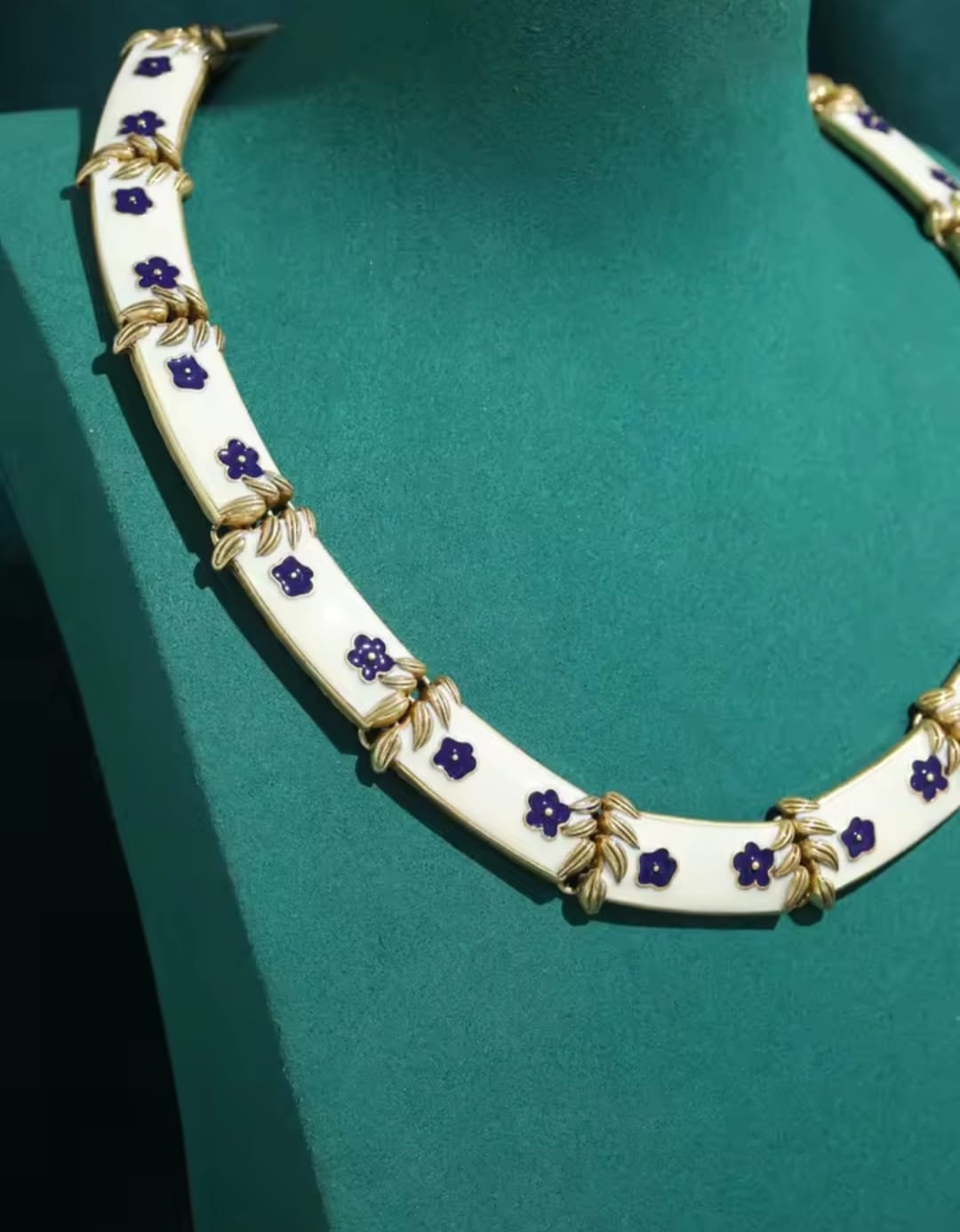Nerissa™ Vintage White Floral Stone Collar Necklace
