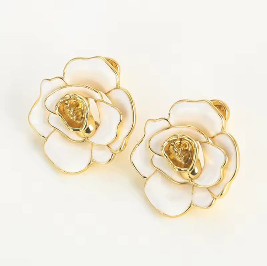 Kamelia™ Vintage White Camellia Flower Stud Earrings