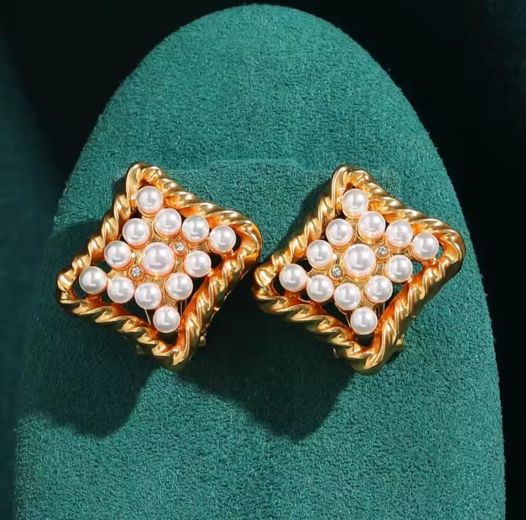 Versalie™ Vintage 18K Gold Square Pearl Stud Earrings