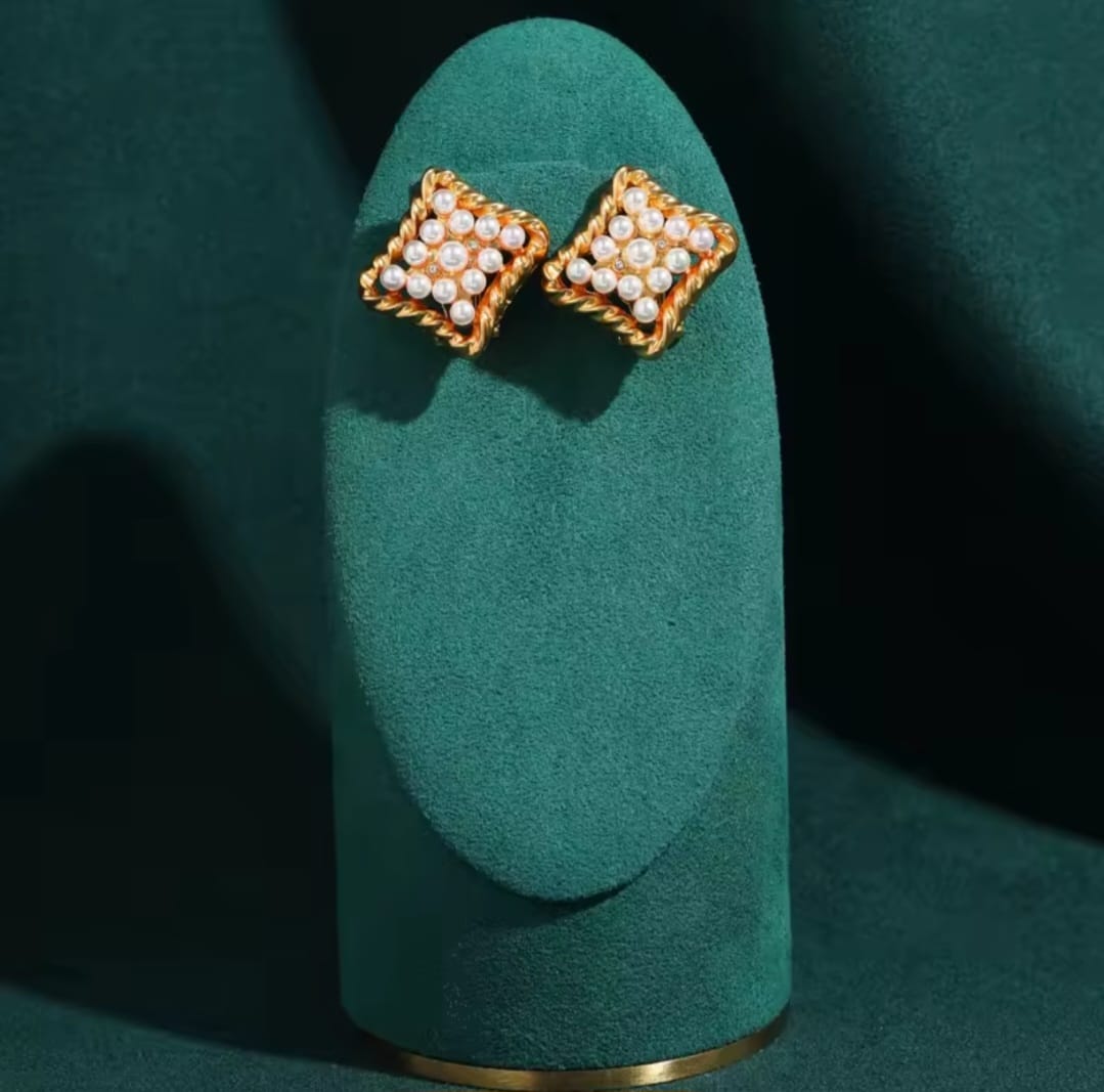 Versalie™ Vintage 18K Gold Square Pearl Stud Earrings