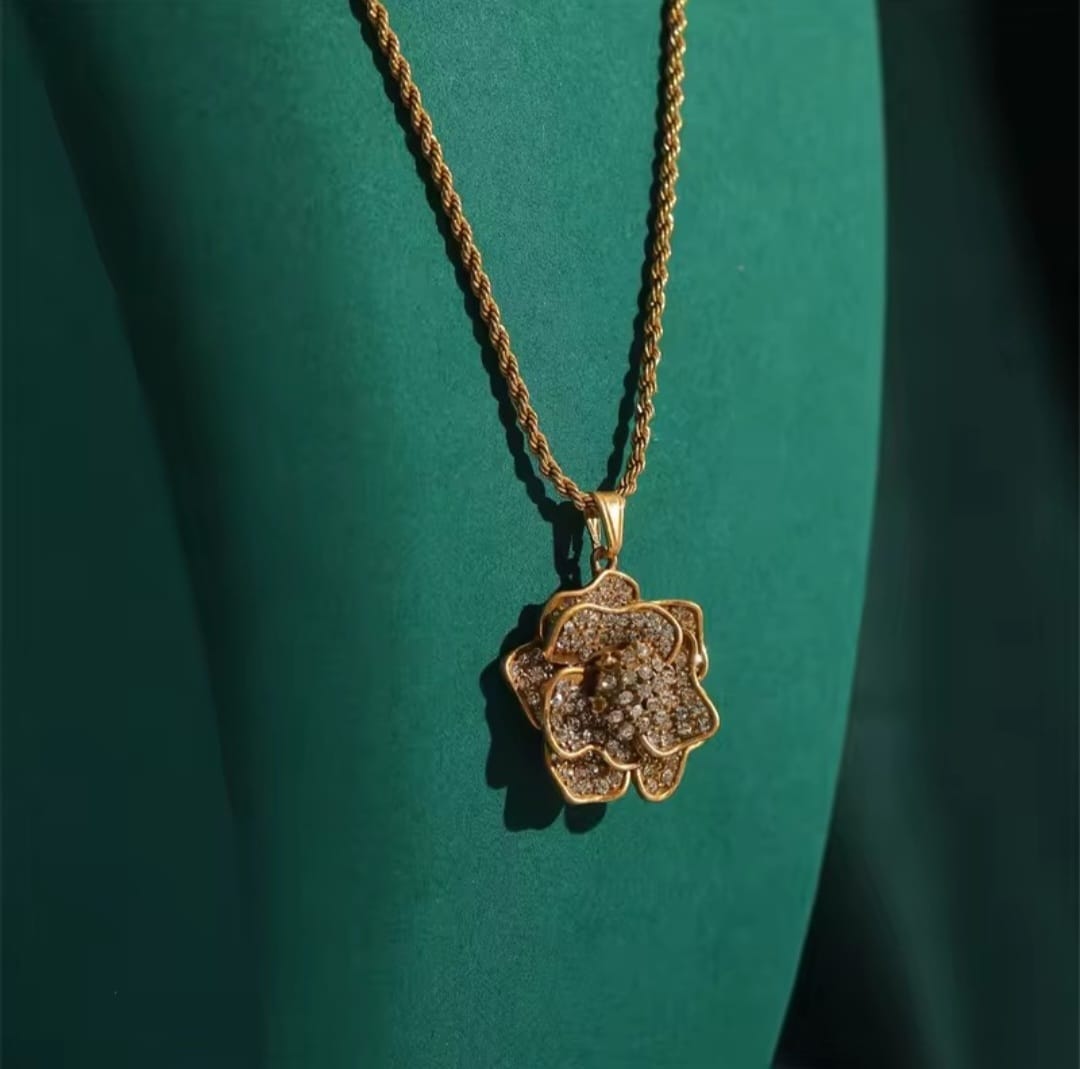 Themenis™ Vintage Camellia Flower Rhinestone Pendant Necklace