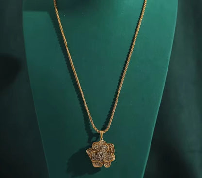 Themenis™ Vintage Camellia Flower Rhinestone Pendant Necklace