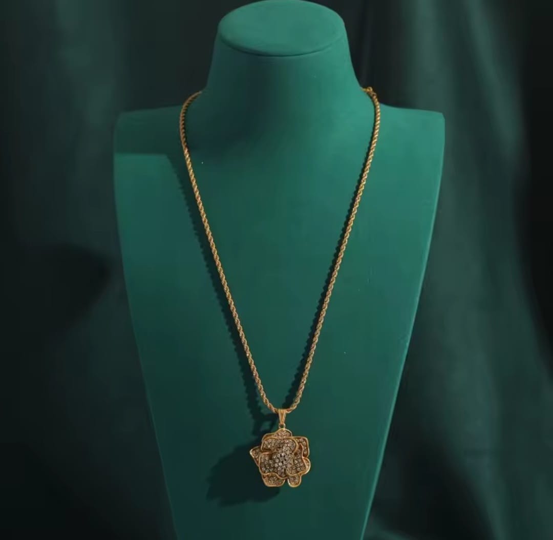 Themenis™ Vintage Camellia Flower Rhinestone Pendant Necklace