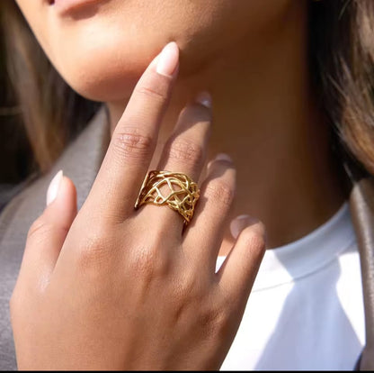 Heliora™ Vintage Hollow Geometric Open Ring