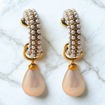 Avielle™ Elegant Teardrop Pearl Earrings