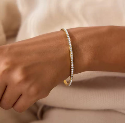 Vagancia™ Iced Crystal 18K Gold Minimalist Bangle