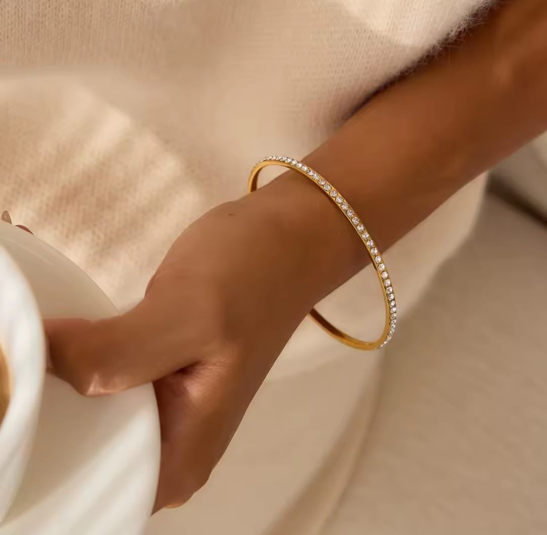 Vagancia™ Iced Crystal 18K Gold Minimalist Bangle