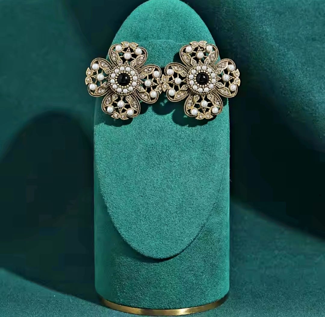 Aida™ Vintage Black Agate Pearl Flower Stud Earrings