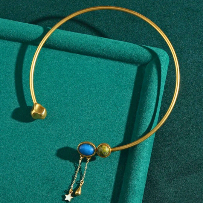 Dunarelle™ Celestial Moon & Star Choker Necklace – Vintage Gold Designer Charm for Women
