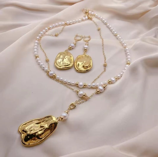 Atrattiva™ Minimalist Cultured White Pearl Jewelry Set