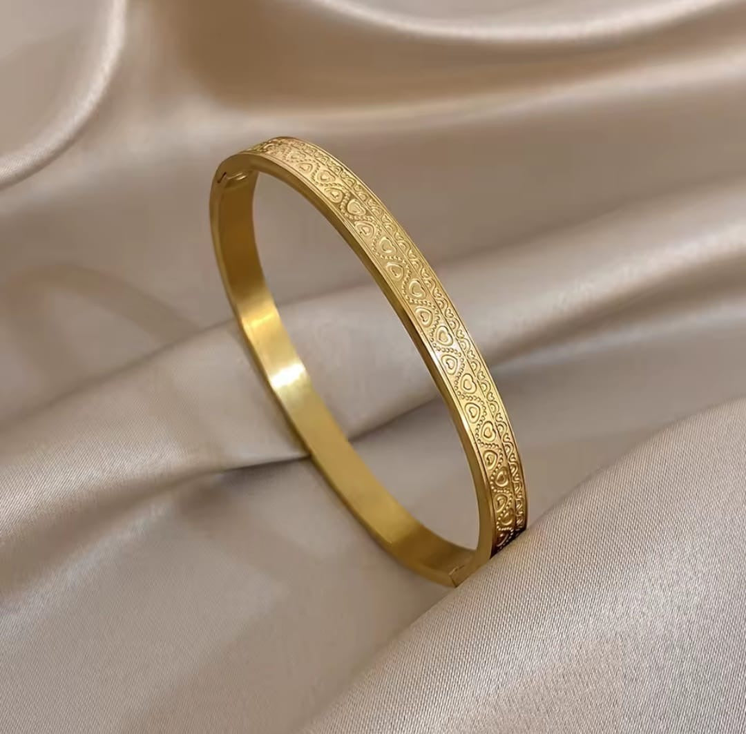 Maya™ Romantic Heart Scroll Hollow Bracelet