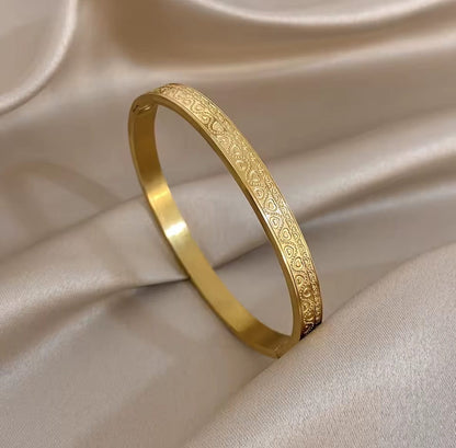Maya™ Romantic Heart Scroll Hollow Bracelet