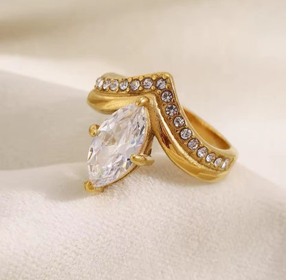 Arielle™ 18K Gold Crown Zircon Ring – Elegant Tarnish-Resistant Jewelry