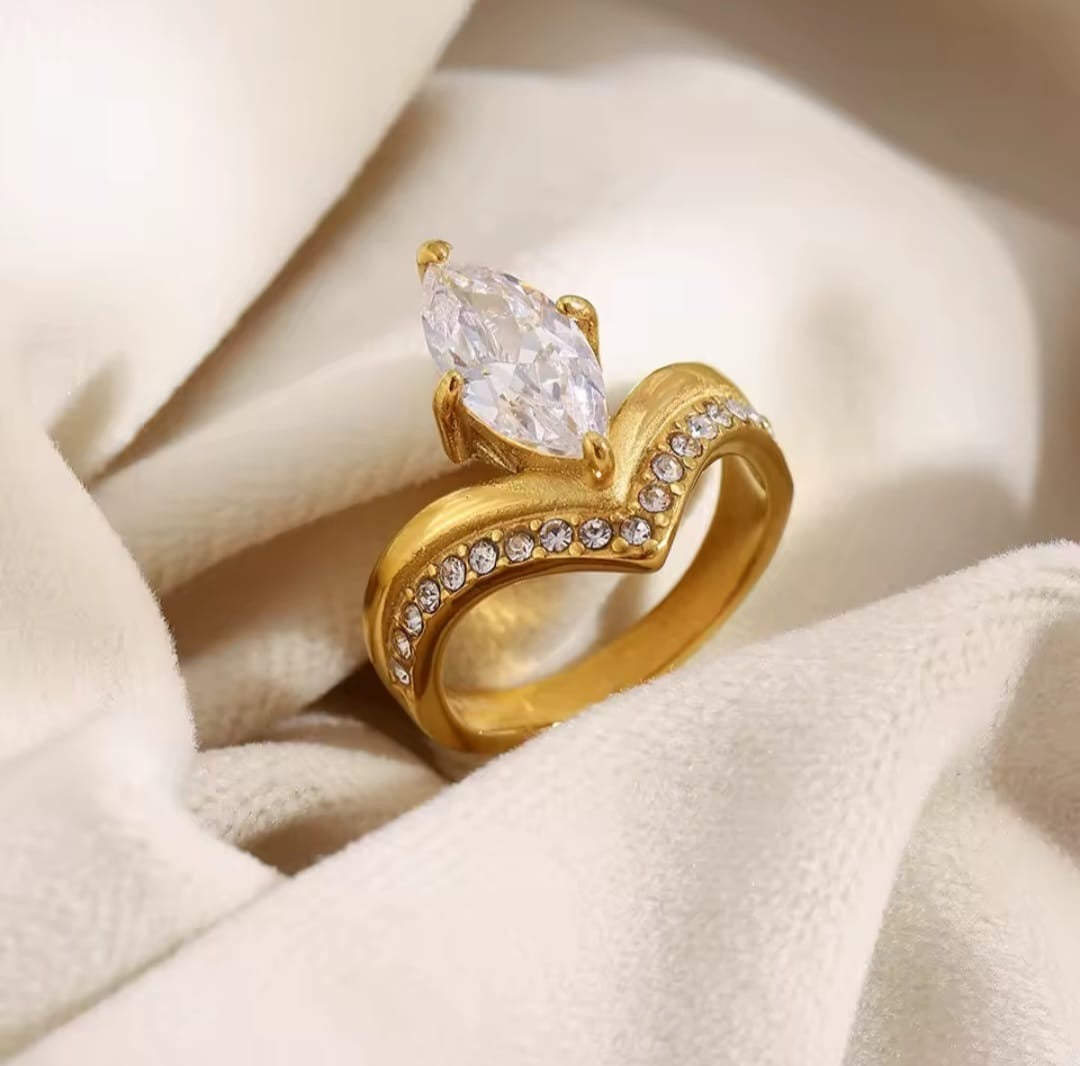 Arielle™ 18K Gold Crown Zircon Ring – Elegant Tarnish-Resistant Jewelry