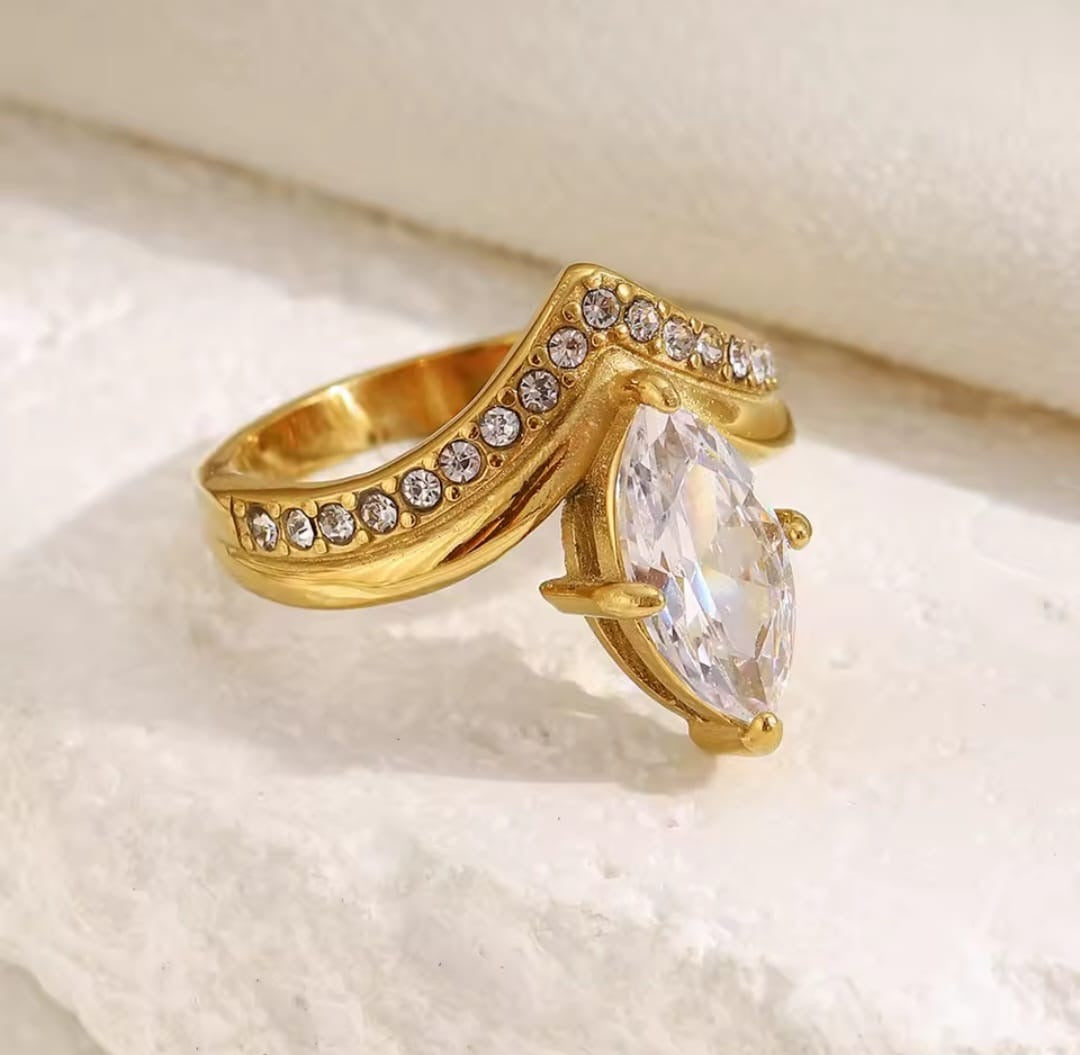 Arielle™ 18K Gold Crown Zircon Ring – Elegant Tarnish-Resistant Jewelry