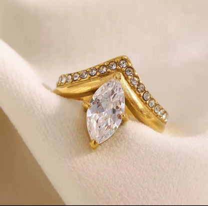 Arielle™ 18K Gold Crown Zircon Ring – Elegant Tarnish-Resistant Jewelry