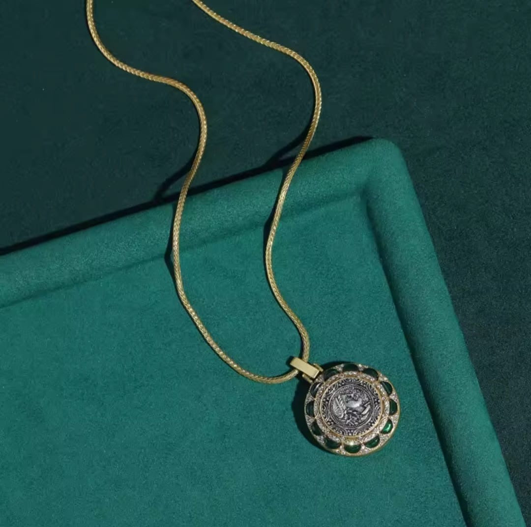 Arosa™ Vintage Green Portrait Coin Crystal Pendant Necklace