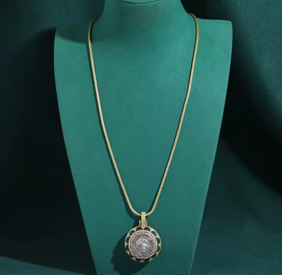 Arosa™ Vintage Green Portrait Coin Crystal Pendant Necklace