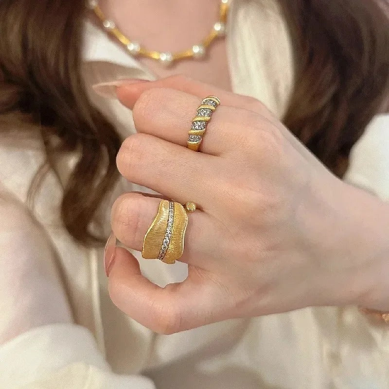 Urora™ Ring in Leaf Shape
