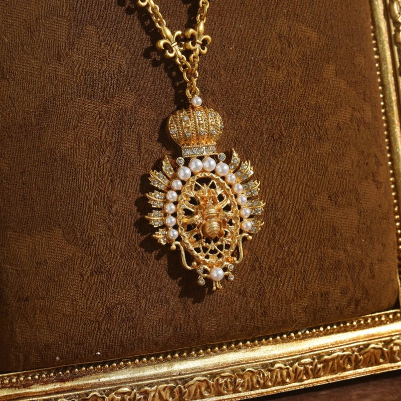 Anaïs™ Vintage Pearl Bee Pendant Necklace