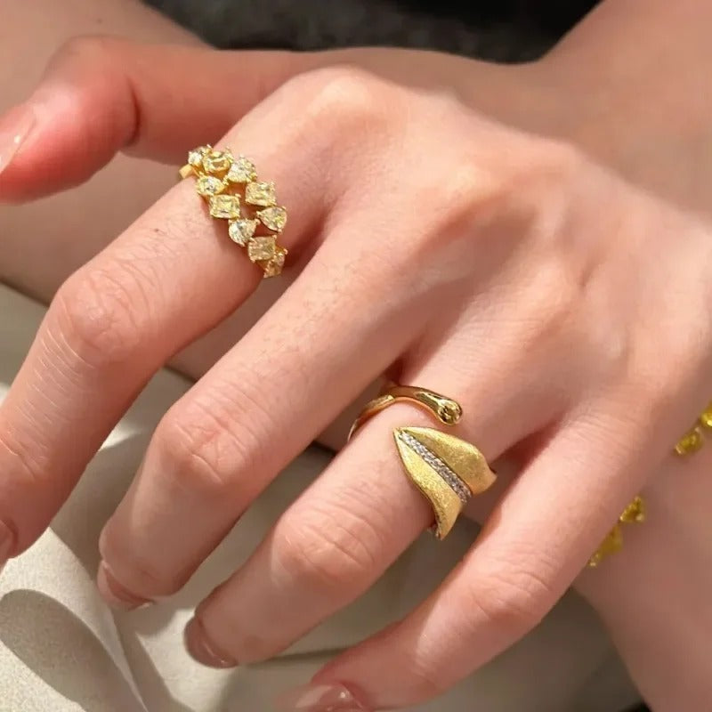 Urora™ Ring in Leaf Shape