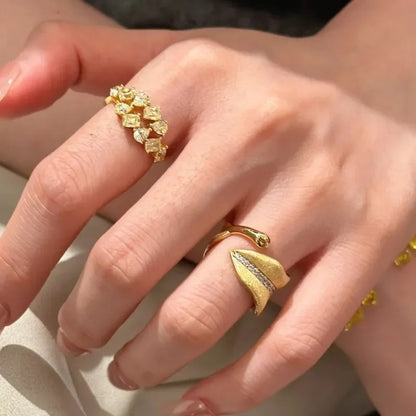 Urora™ Ring in Leaf Shape