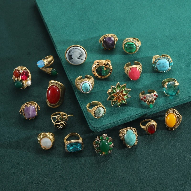 Helvoria™ Vintage Green Stone Snake Ring