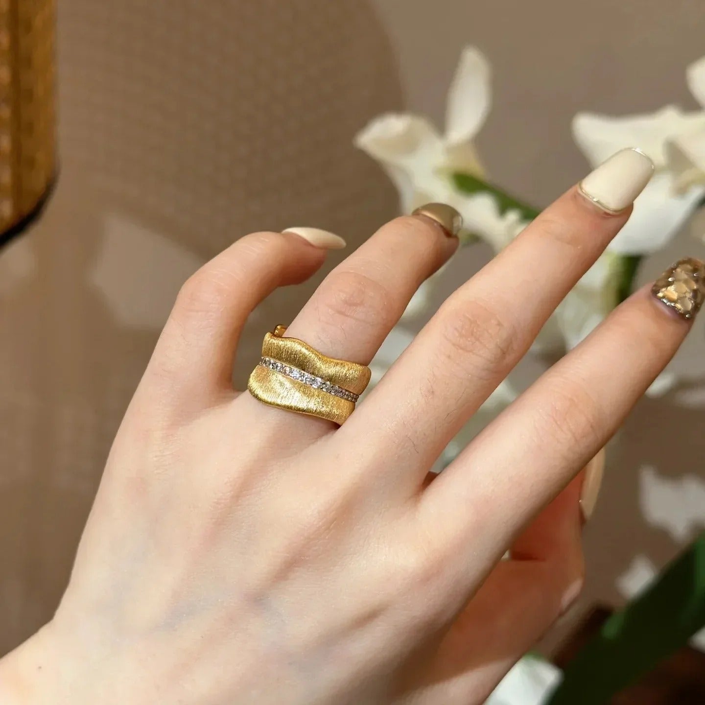 Urora™ Ring in Leaf Shape