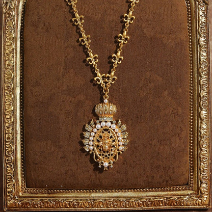 Anaïs™ Vintage Pearl Bee Pendant Necklace